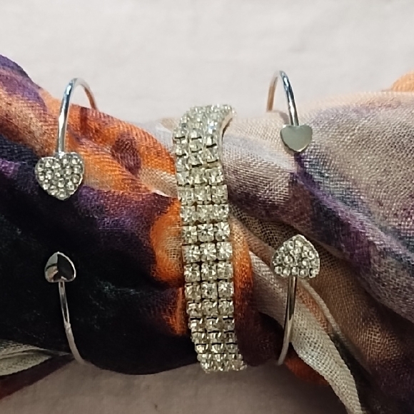 Jewelry - Elegant Silver Heart Bracelet Set